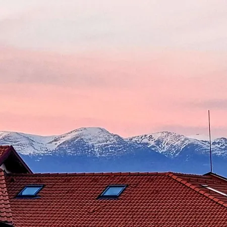 Mountain Paradise 1 - 1 Bedroom South Facing Balcony - 300mbps Wi-fi Apartment