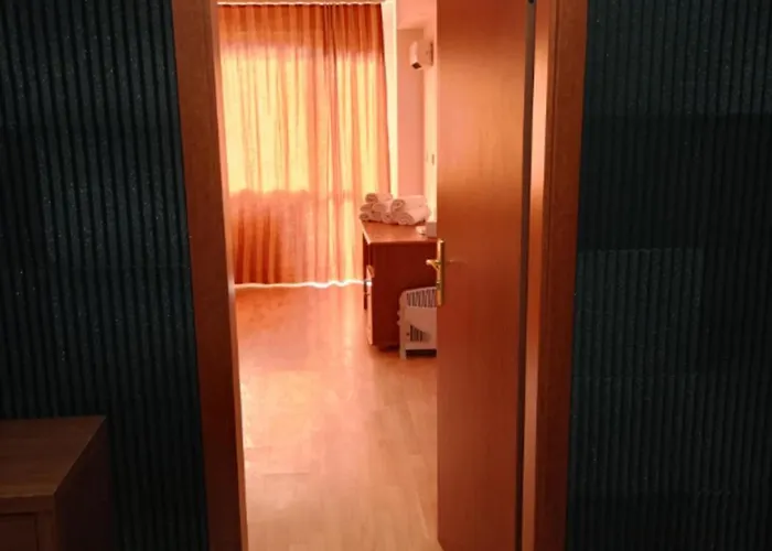 Mountain Paradise 1 - 1 Bedroom South Facing Balcony - 300mbps Wi-fi Apartment Bansko